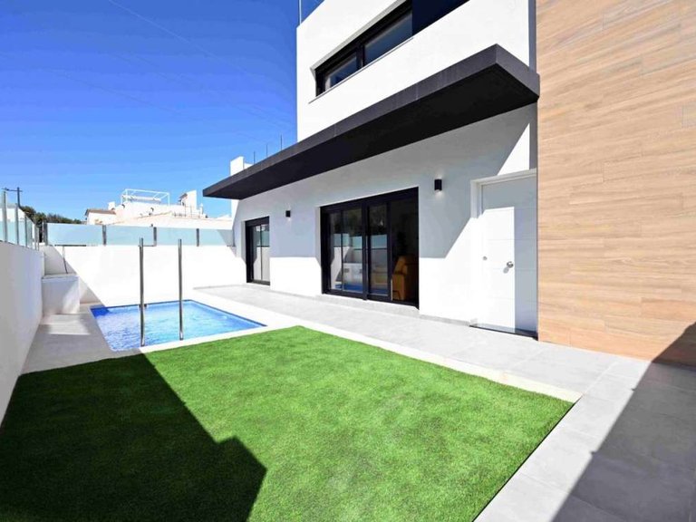 Villa for Sale in Orihuela, Alicante 1