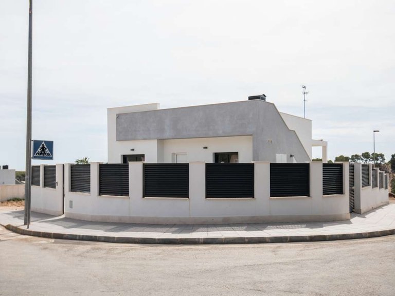 Villa for Sale in Pinar De Campoverde, Alicante 5