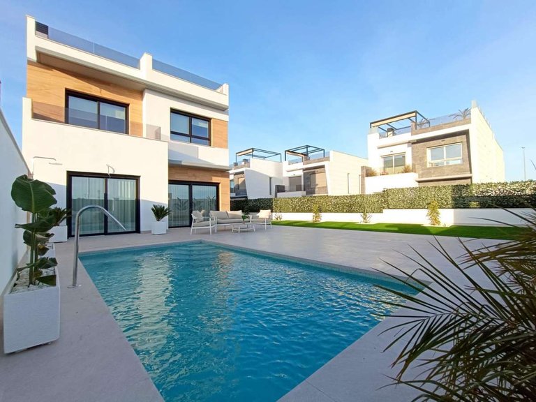 Villa for Sale in Benijófar, Alicante 1