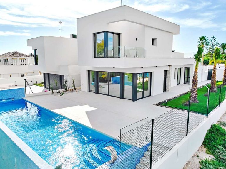 Villa for Sale in Orihuela Costa, Alicante 1