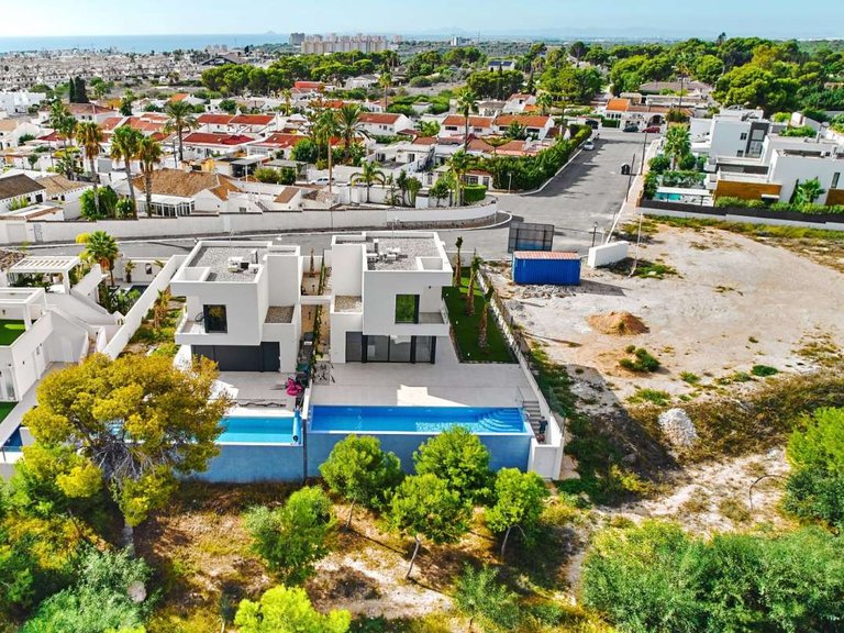 Villa for Sale in Orihuela Costa, Alicante 33