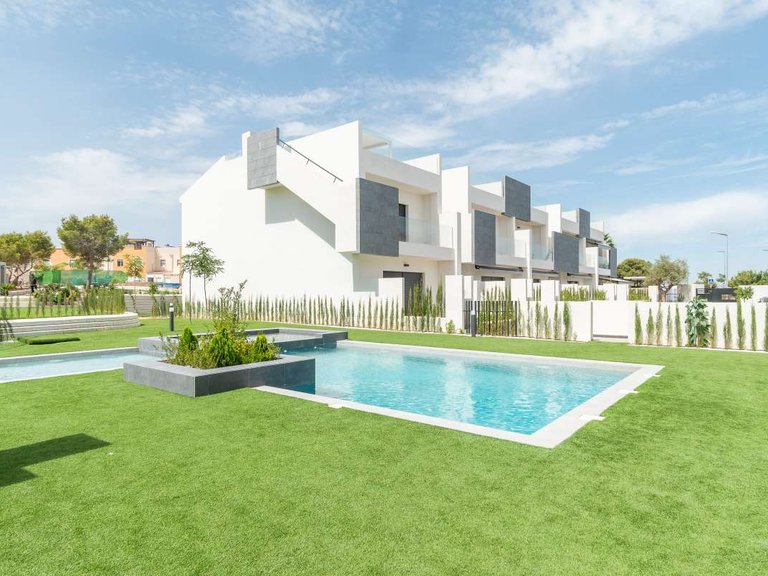 Villa for Sale in Torrevieja, Alicante 1