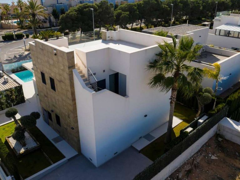 Villa for Sale in Orihuela Costa, Alicante 3