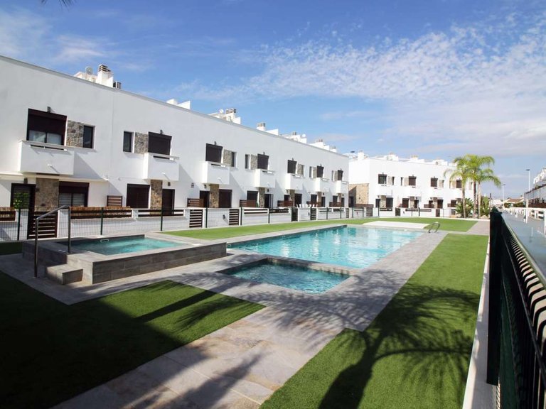Villa for Sale in Pilar De La Horadada, Alicante 4