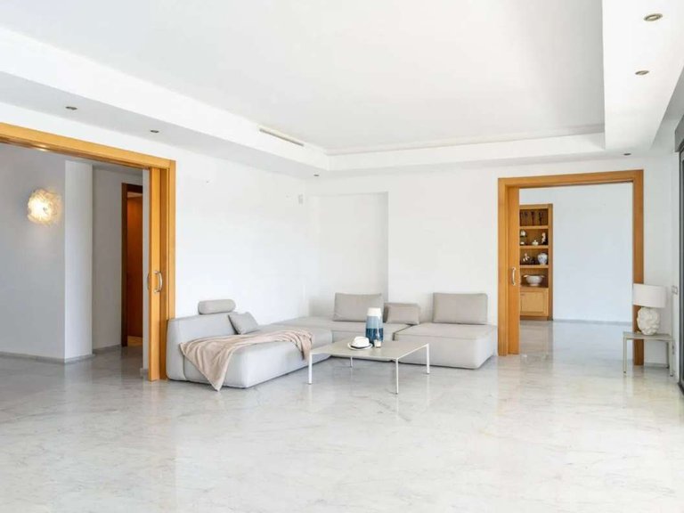 Villa for Sale in San Roque, Cadiz 13