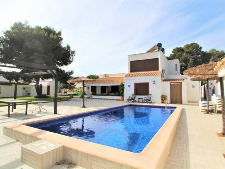 Villa for Sale in Lomas De Cabo Roig, Alicante 42
