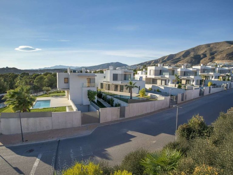 Town House for Sale in Finestrat, Alicante 3