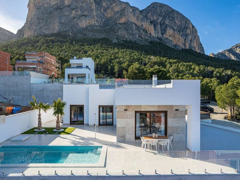 Town House for Sale in Polop, Alicante 2