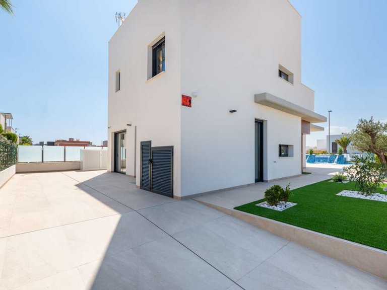 Villa for Sale in Dehesa De Campoamor, Alicante 8
