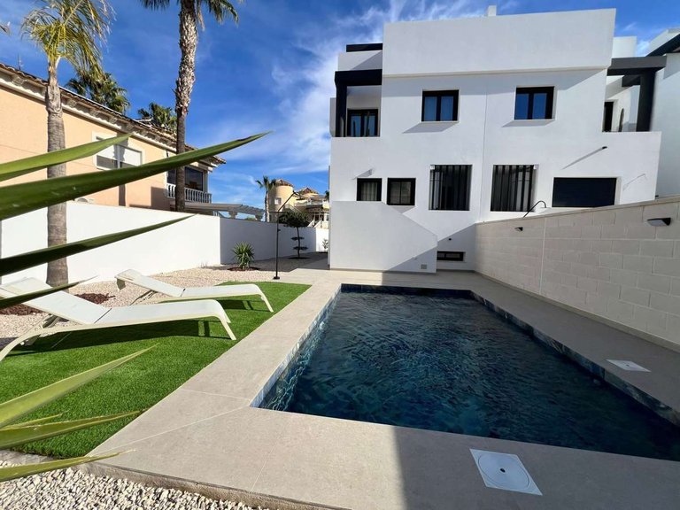 Town House for Sale in Benferri, Alicante 7