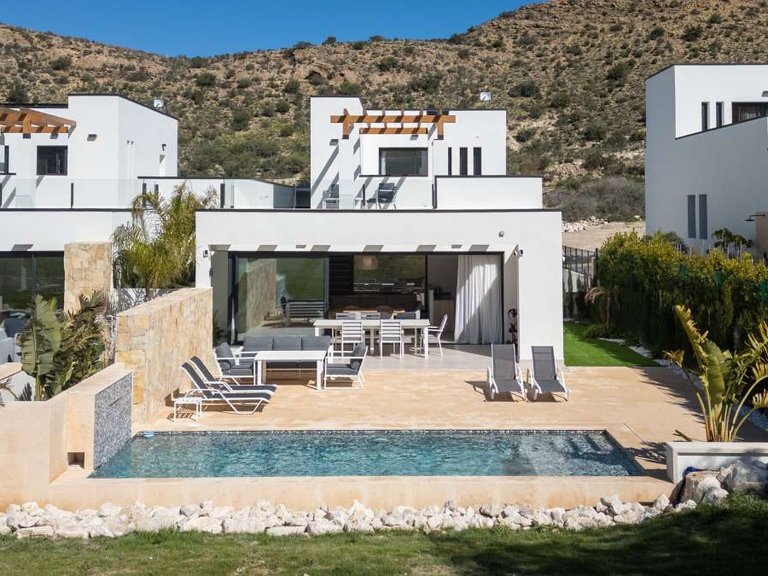 Villa for Sale in Monforte Del Cid, Alicante 1