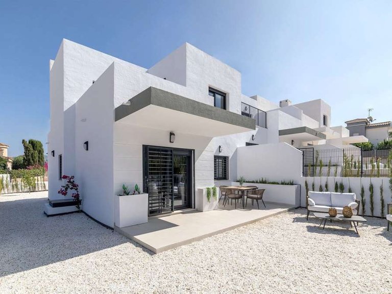 Villa for Sale in Busot, Alicante 1