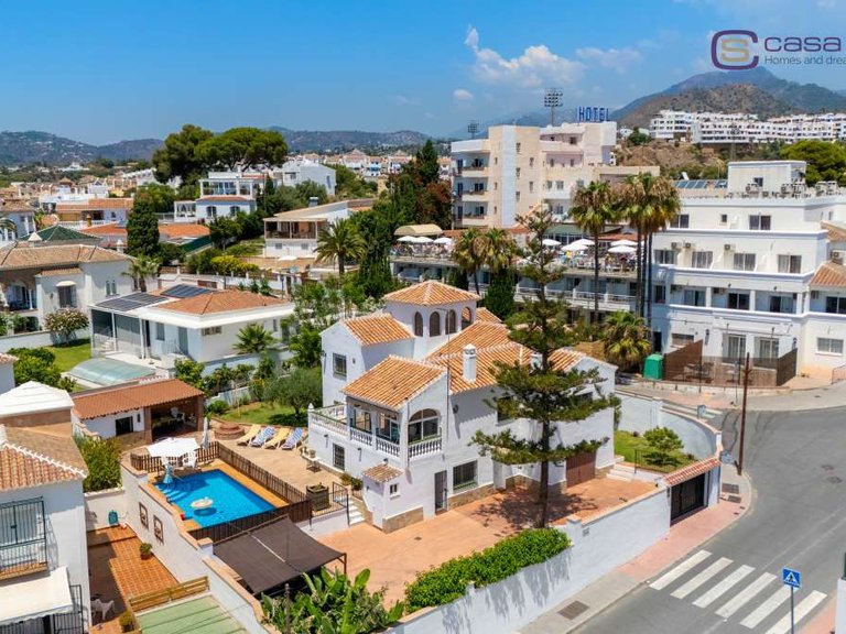Villa for Sale in Burriana, Malaga 31
