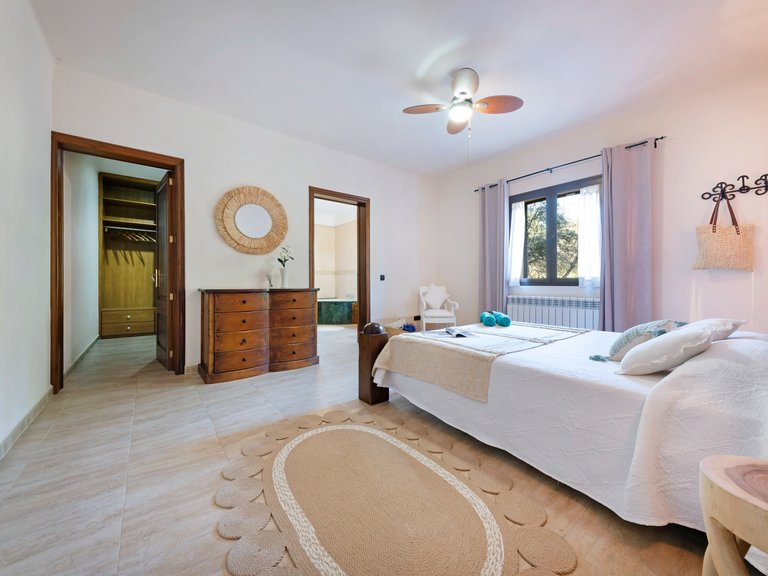 Country House for Sale in Felanitx, Balearic Islands 19