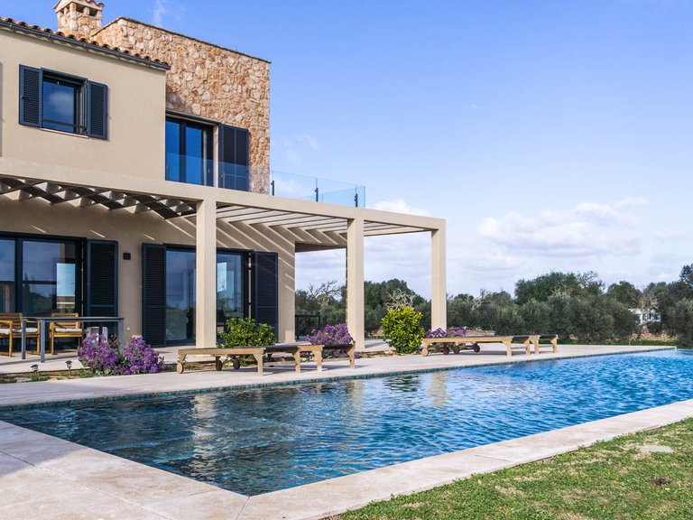 Country House for Sale in Ses Salines, Balearic Islands 1
