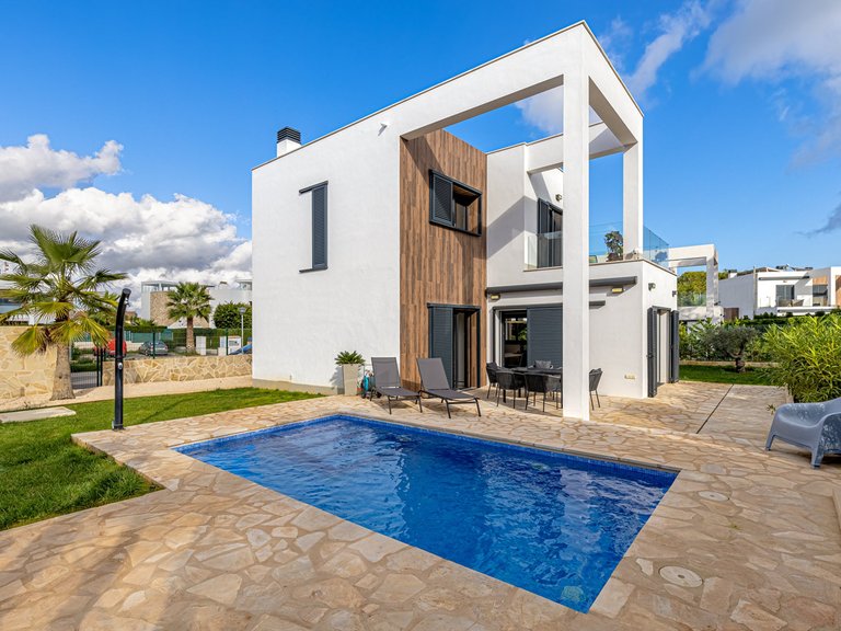 Villa for Sale in Cala Murada, Balearic Islands 1