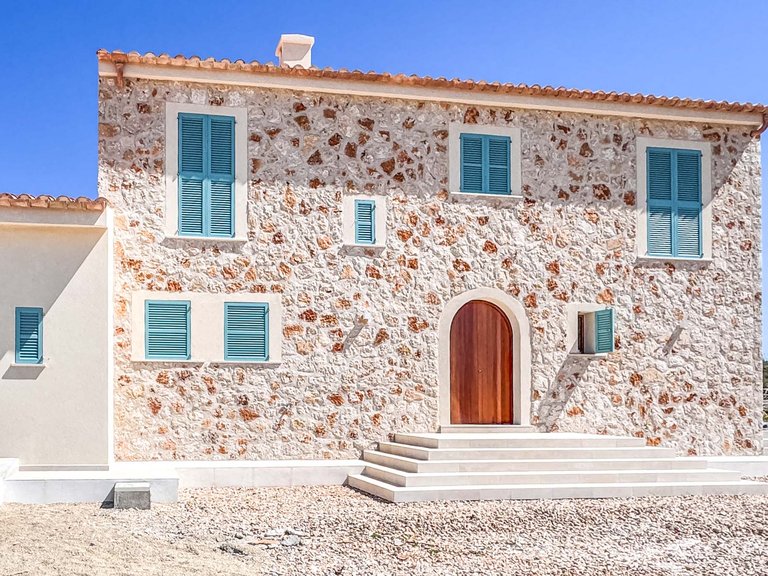 Country House for Sale in Ses Salines, Balearic Islands 2
