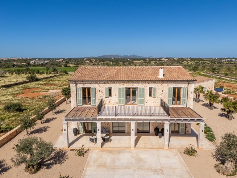 Country House for Sale in Es Llombards, Balearic Islands 3