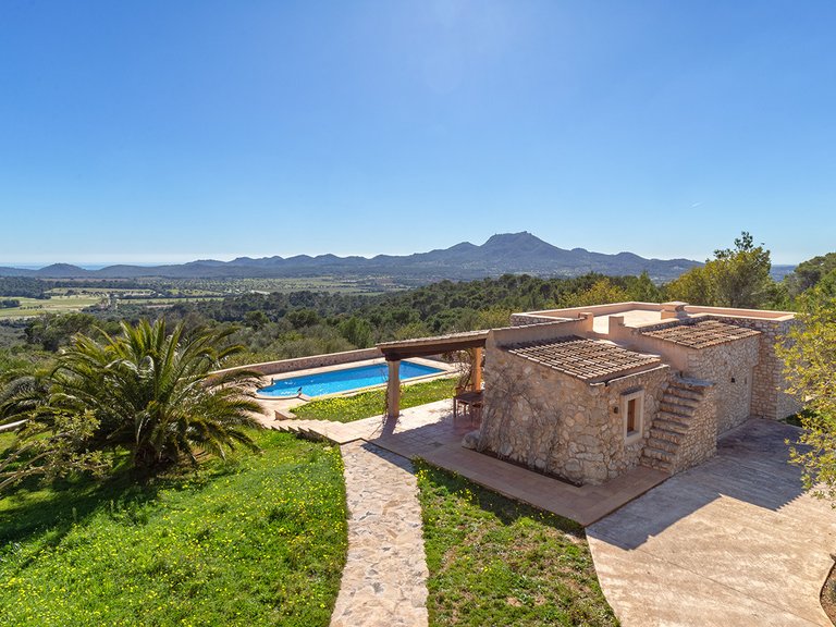 Country House for Sale in Felanitx, Balearic Islands 1