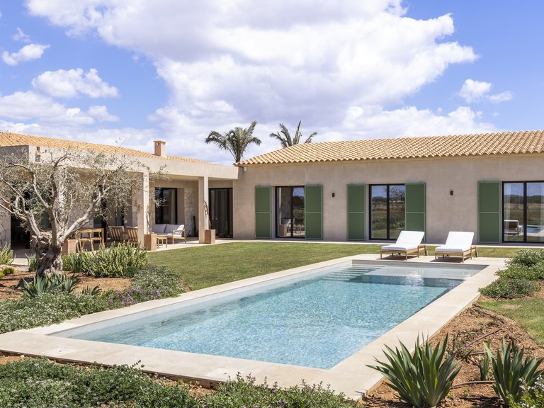 Country House for Sale in Sa Ràpita, Balearic Islands 1