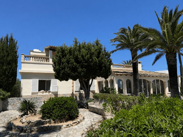 Villa for Sale in Manacor, Balearic Islands 1