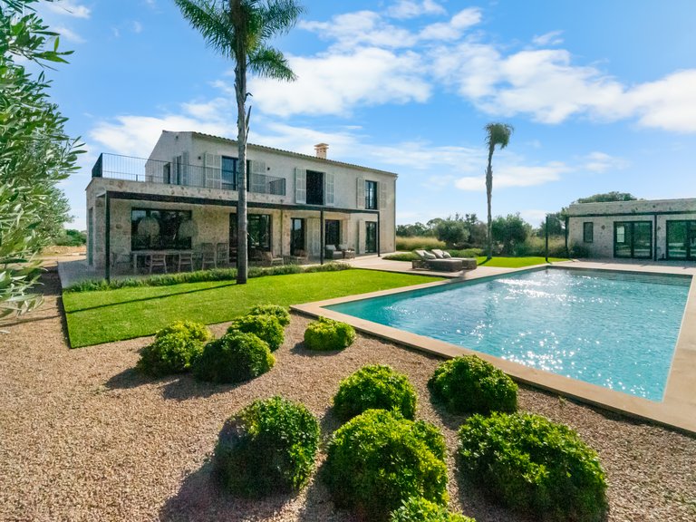 Country House for Sale in Felanitx, Balearic Islands 1
