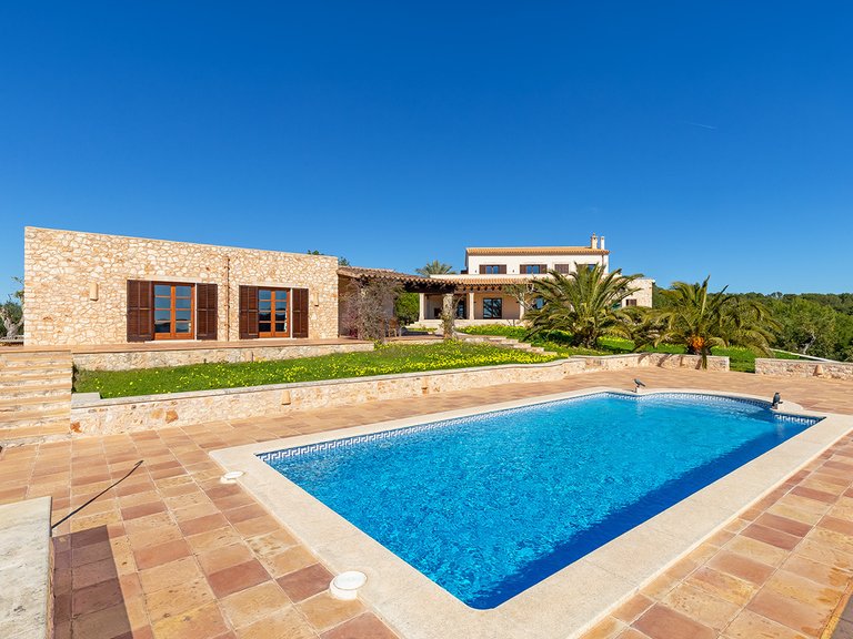 Country House for Sale in Felanitx, Balearic Islands 2