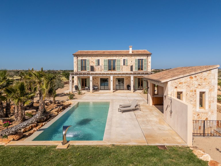 Country House for Sale in Es Llombards, Balearic Islands 4