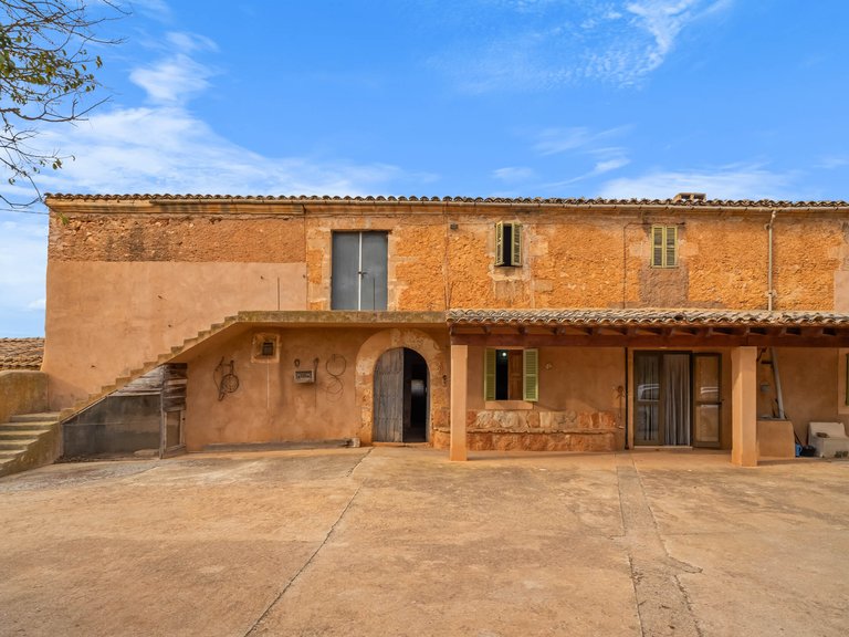Country House for Sale in Felanitx, Balearic Islands 1