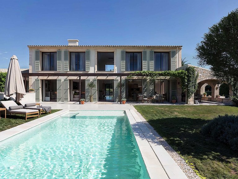 Country House for Sale in Ses Salines, Balearic Islands 1