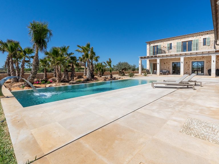 Country House for Sale in Es Llombards, Balearic Islands 5
