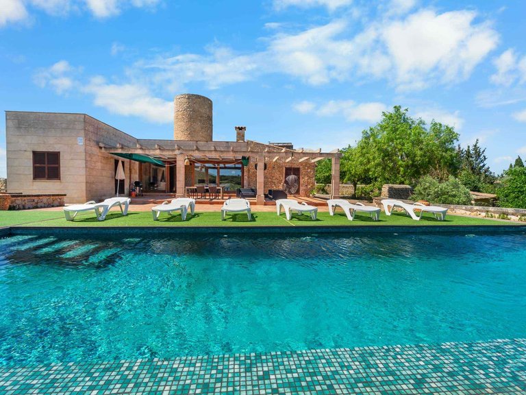 Country House for Sale in Felanitx, Balearic Islands 1