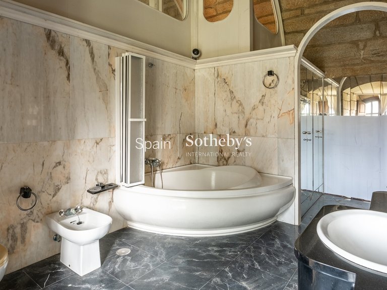 Villa for Sale in Cee, A Coruña 13