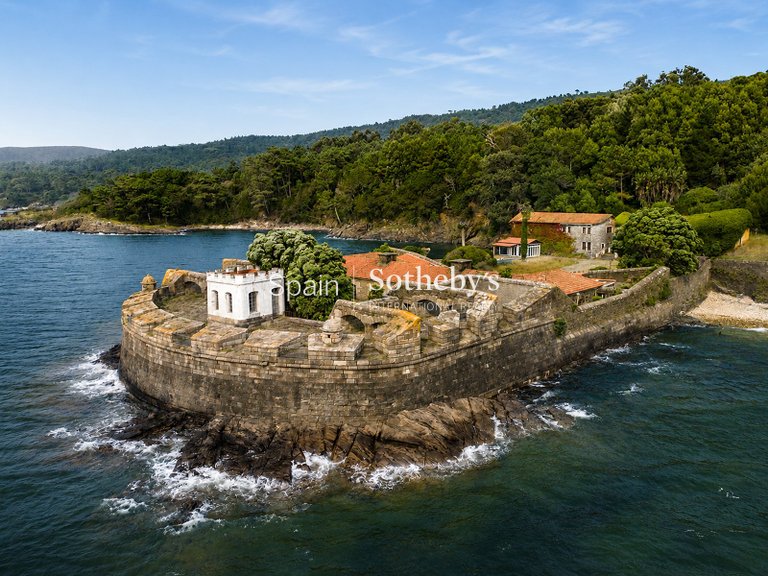 Villa for Sale in Cee, A Coruña 1