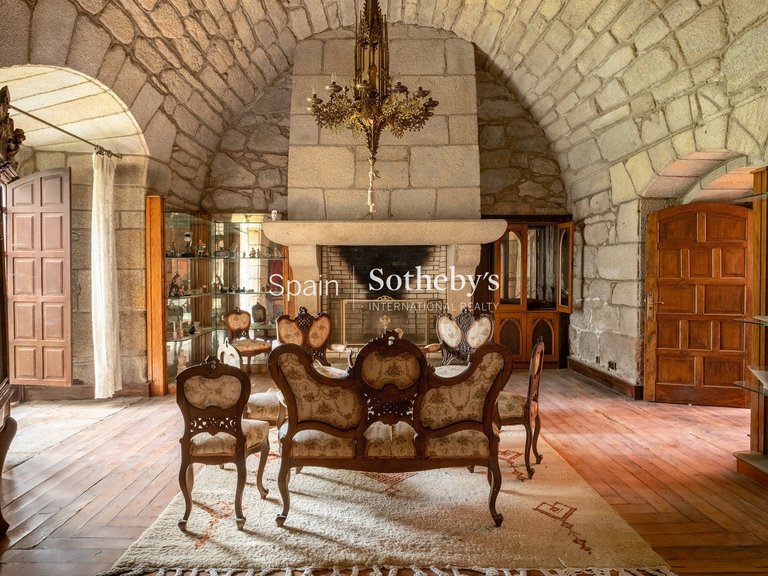Villa for Sale in Cee, A Coruña 4