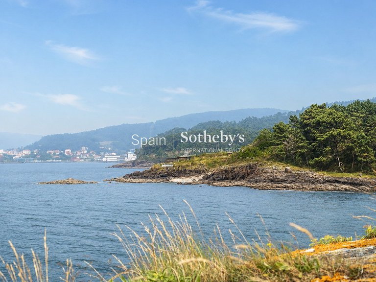 Villa for Sale in Cee, A Coruña 30