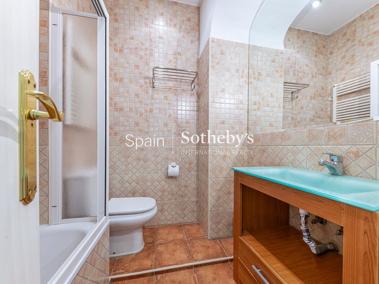 Apartment for Sale in Alicante, Alicante 11