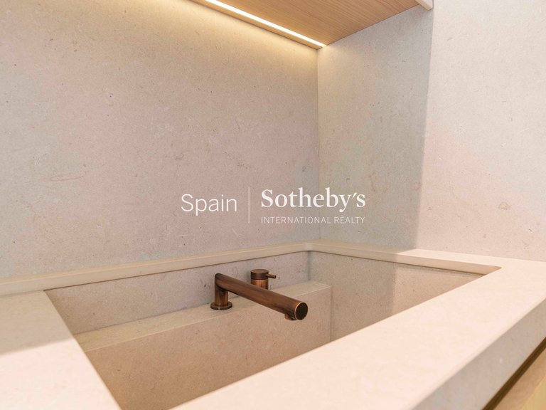 Apartment for Sale in Madrid, Madrid 18
