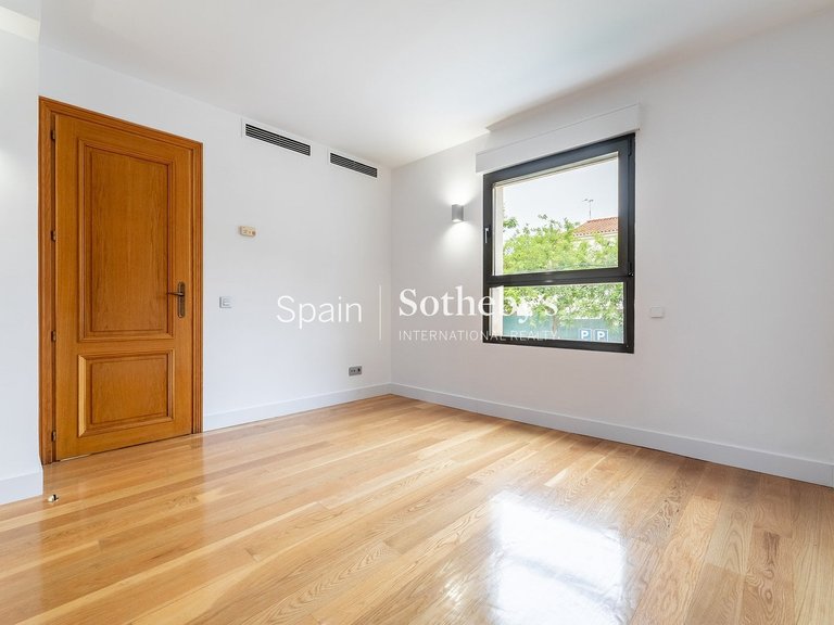 Villa for Rent in Madrid, Madrid 20