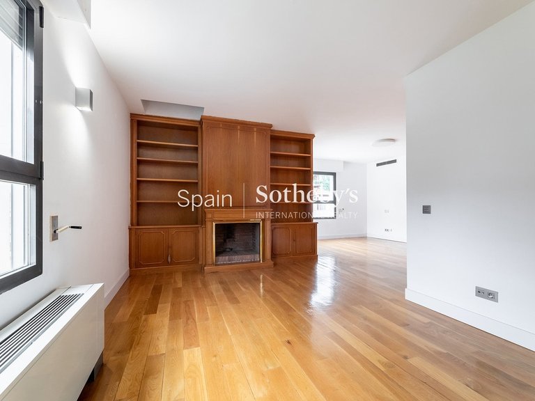 Villa for Rent in Madrid, Madrid 24