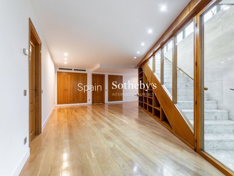 Villa for Rent in Madrid, Madrid 16