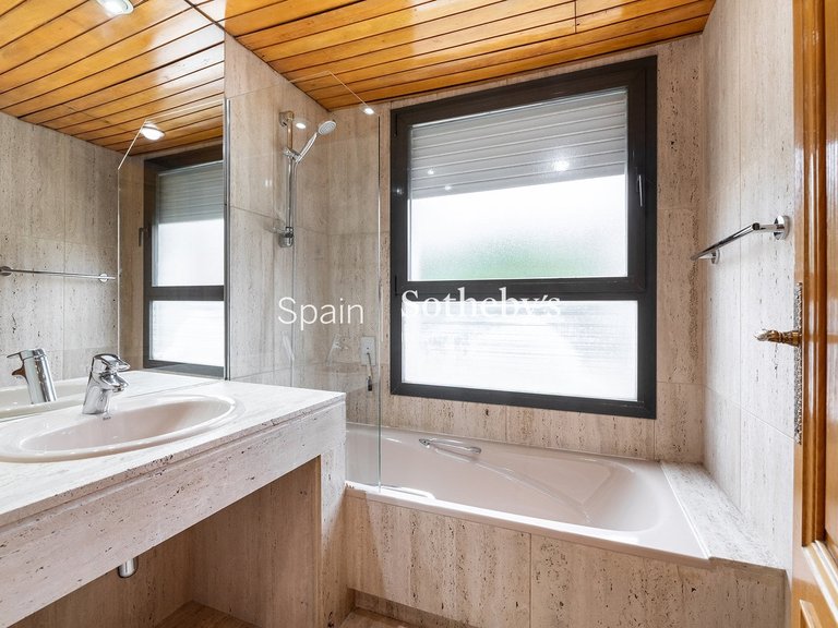 Villa for Rent in Madrid, Madrid 19