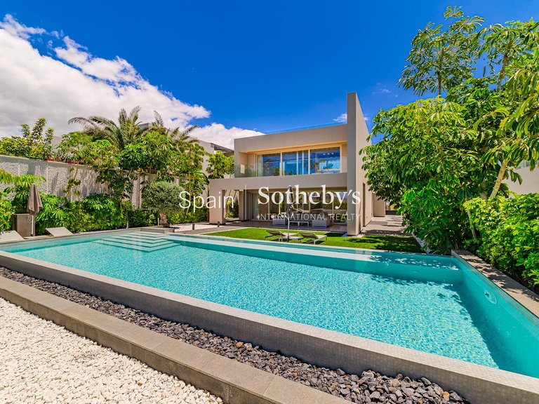 Villa for Sale in La Caleta, Tenerife 1