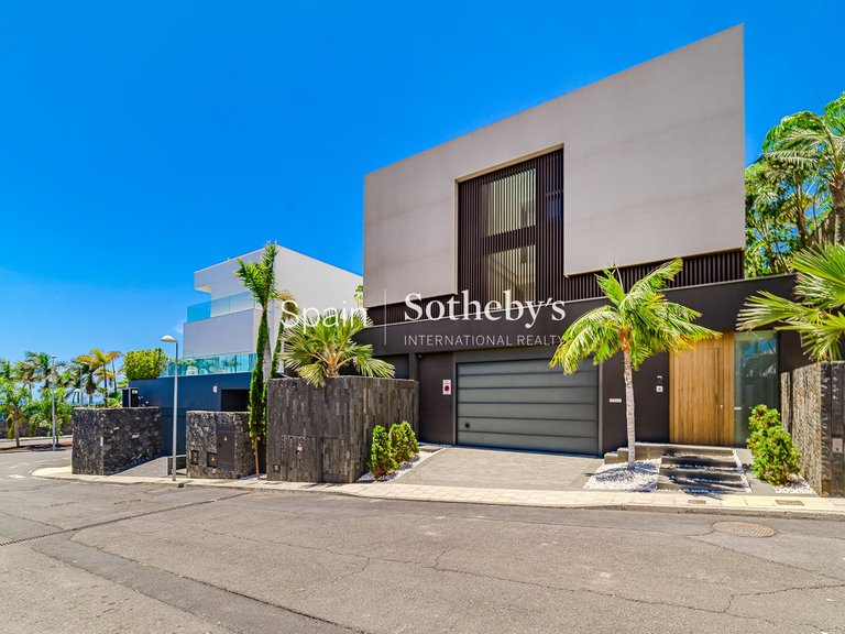 Villa for Sale in La Caleta, Tenerife 30