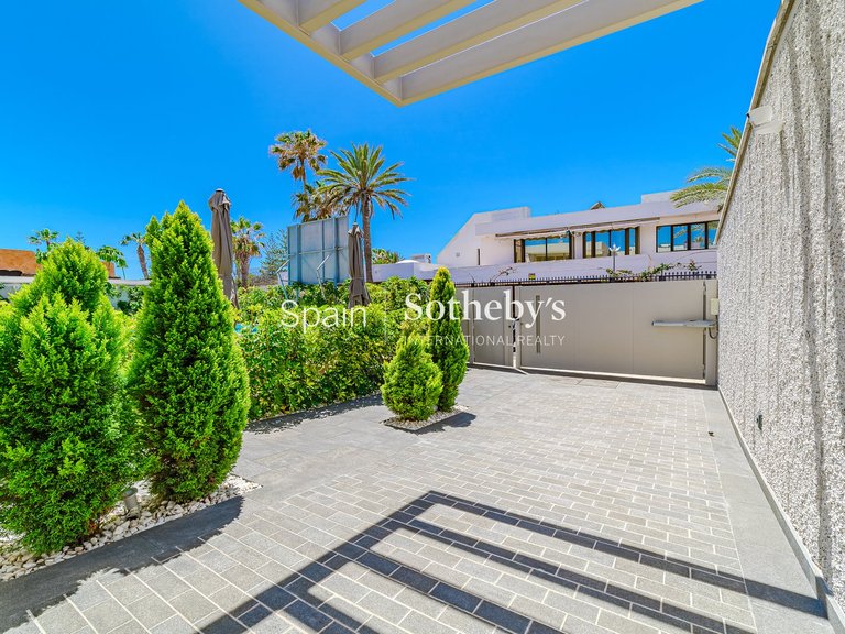 Villa for Sale in Playa De Las Americas, Tenerife 4