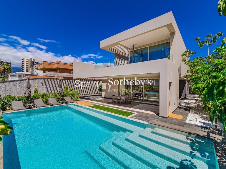 Villa for Sale in Playa De Las Americas, Tenerife 1
