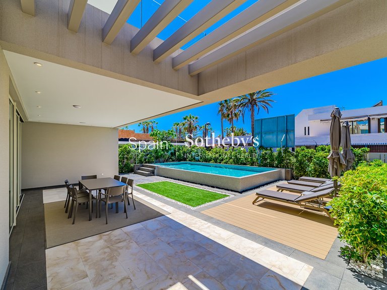 Villa for Sale in Playa De Las Americas, Tenerife 9