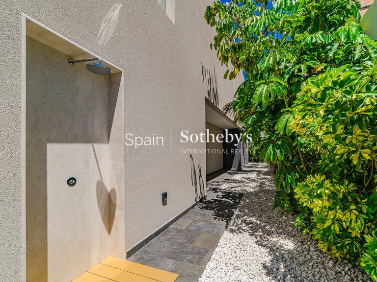 Villa for Sale in Playa De Las Americas, Tenerife 8