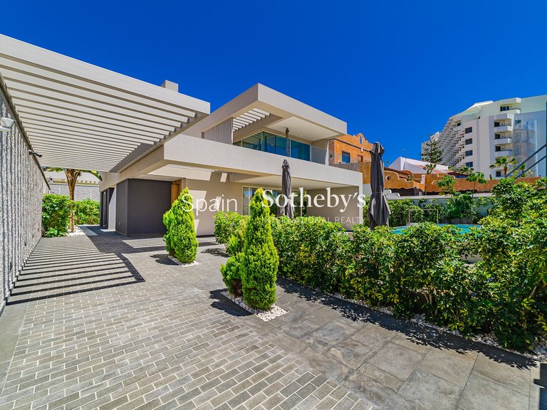 Villa for Sale in Playa De Las Americas, Tenerife 2