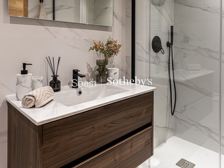Apartment for Sale in Madrid, Madrid 5
